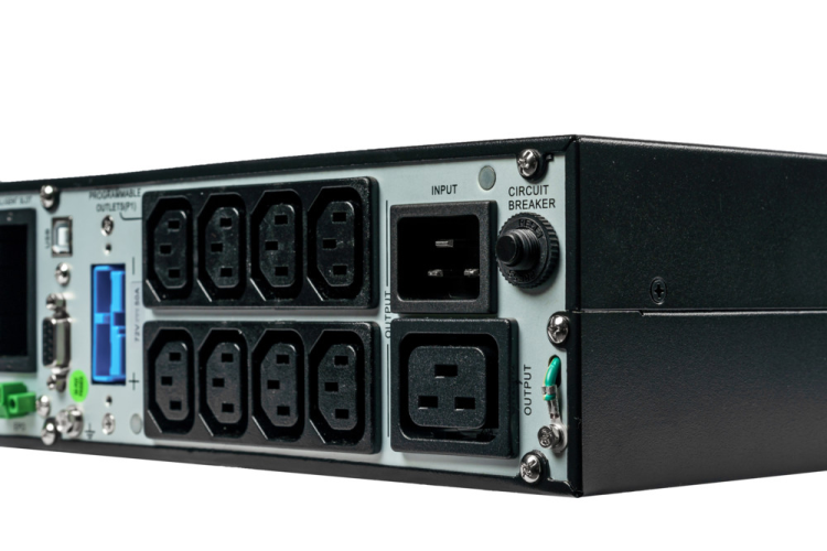 ИБП с двойным преобразованием Systeme Electric SRTSE3000RTXLI черный